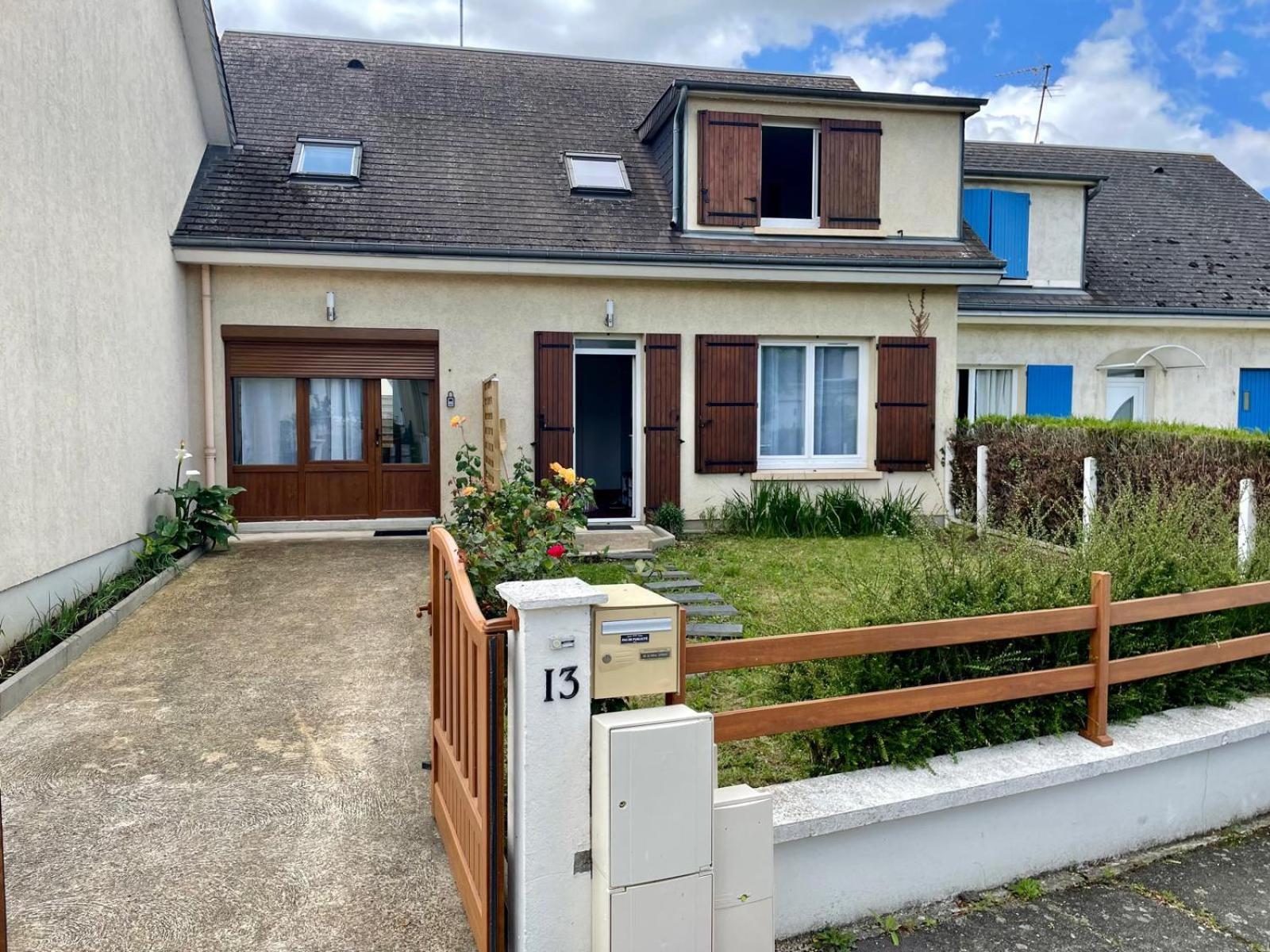 Appartement Dans Une Maison Cosy Chartres Exterior photo